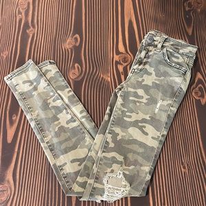 American Eagle Distressed Green Camo Jeans/Jeggings  - Sz 00 Long